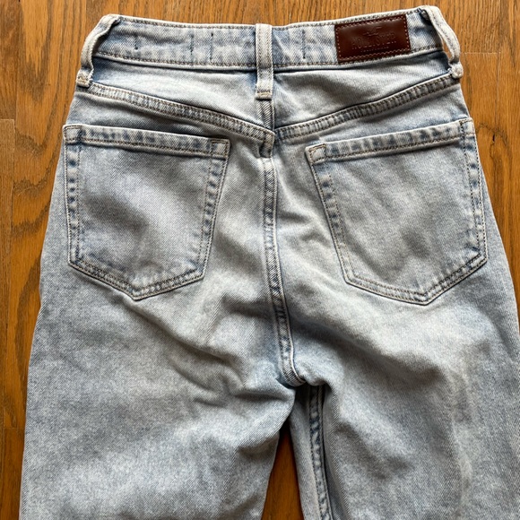 light wash hollister jeans - Picture 3 of 4